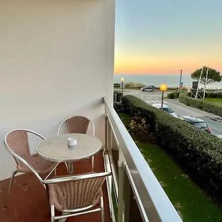 Studio Entre Le Phare De Biarritz Et La Plage D'Anglet Exterior photo